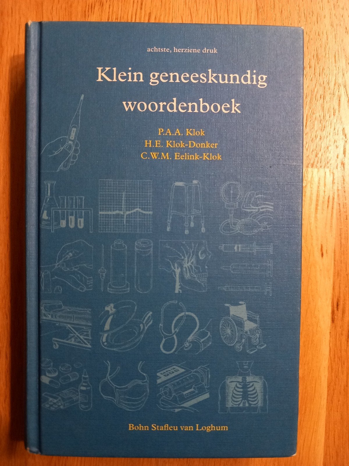 Klein Geneeskundig Woordenboek - 8e herziene druk, Boeken, Woordenboeken, Ophalen of Verzenden, Zo goed als nieuw, Klok, Overige uitgevers