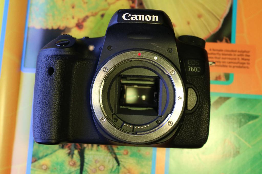 Canon EOS 760D Body + 4 batteries, Gebruikt, Spiegelreflex, Canon, Ophalen of Verzenden
