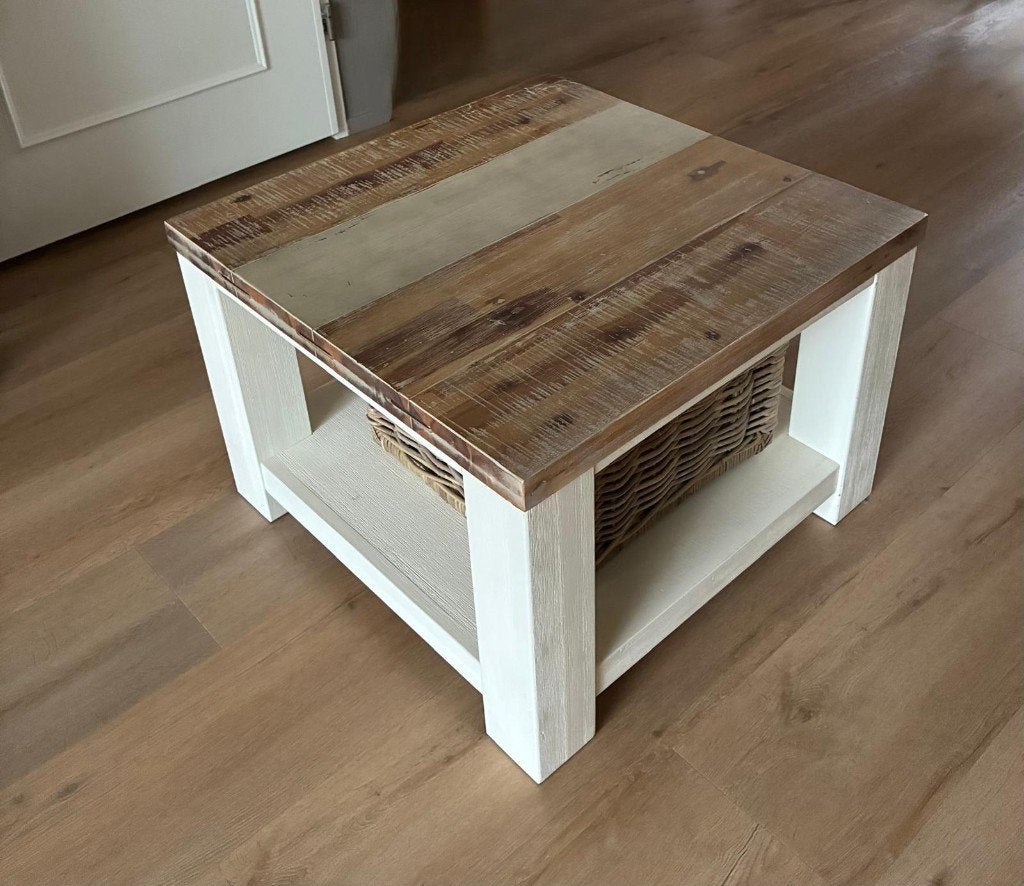Mooie houten bijzettafel, Vierkant, 55 tot 75 cm, Zo goed als nieuw, Hout