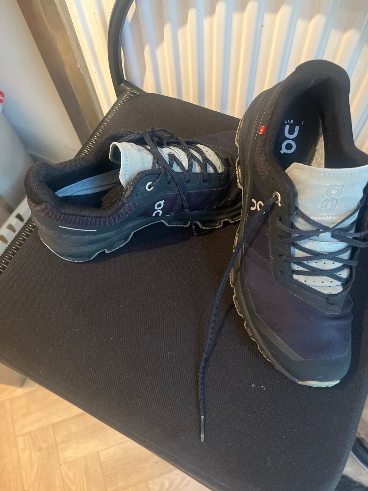 On Cloudventure wandelschoenen - Zwart met beige zool, Ophalen of Verzenden, Gebruikt, Schoenen