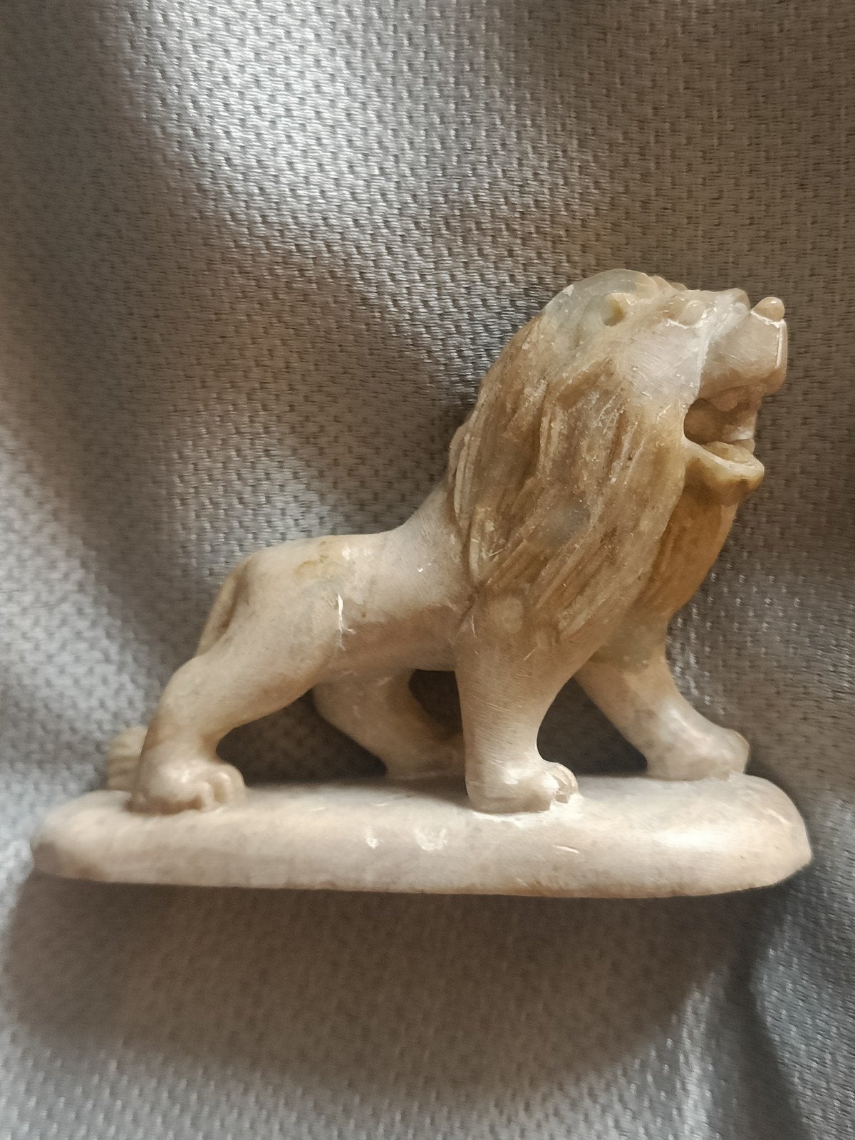 Vintage stenen leeuw beeldje - Handgemaakt, Antiek en Kunst, Minder dan 20 cm, Ophalen of Verzenden, Steen of Keramiek, Beeld