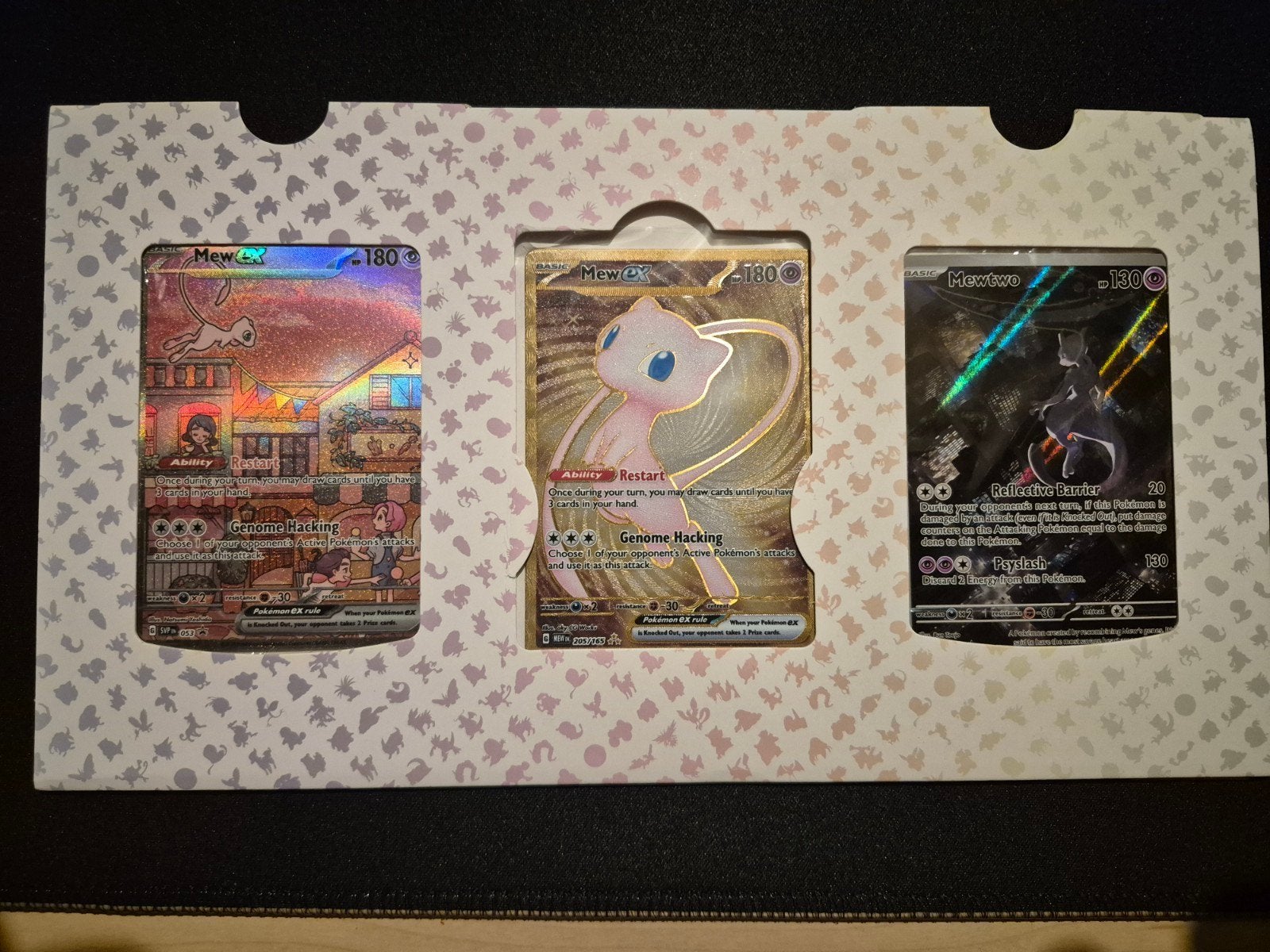 Mew & Mewtwo Pokémon - UPC Promo 151, Ophalen of Verzenden, Zo goed als nieuw, Meerdere kaarten, Foil