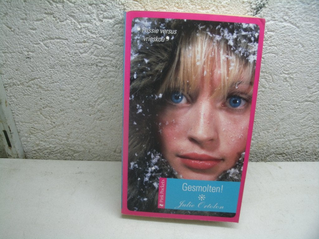 boek 56 pink pocket gesmolten   0,30, Boeken, Romans, Ophalen