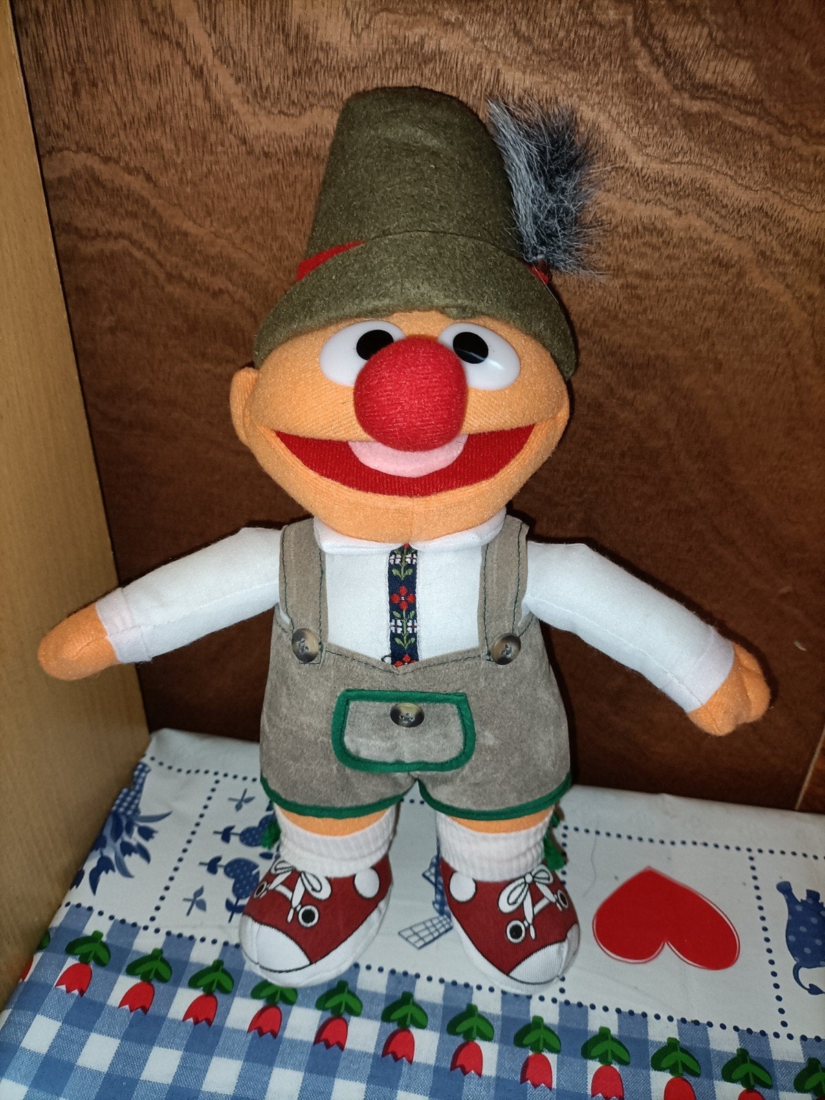 Bert knuffel in lederhose 33 cm groot Jim Henson, Ophalen of Verzenden, Zo goed als nieuw, Overige typen