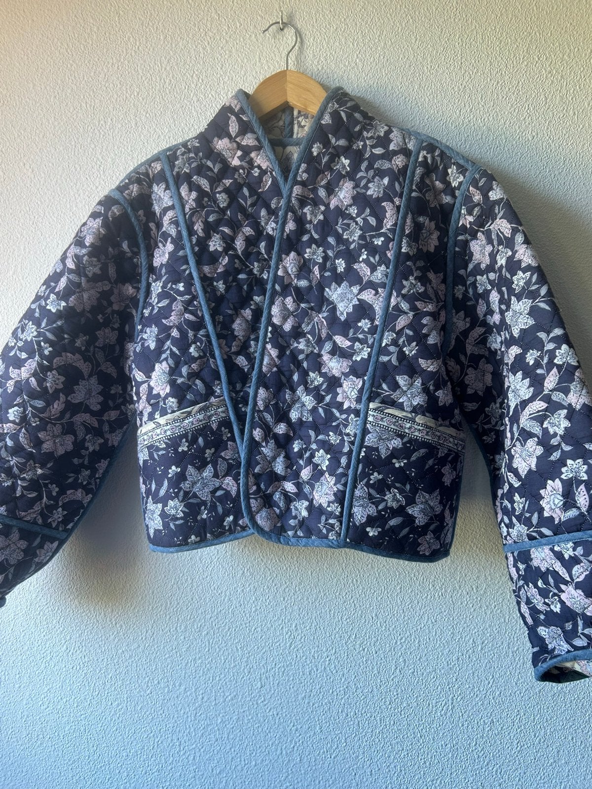 Omkeerbaar gewatteerd jasje met bloemenprint, Kleding | Dames, Verzenden, Maat 38/40 (M), Meerkleurig