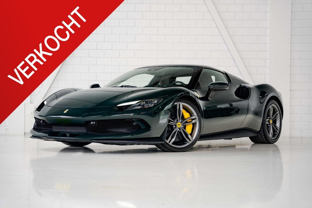 Ferrari 296 GTB Akrapovic | British Racing Green |, Auto's, Ferrari, Bedrijf, Te koop, 296 GTB, 360° camera, ABS, Adaptieve lichten