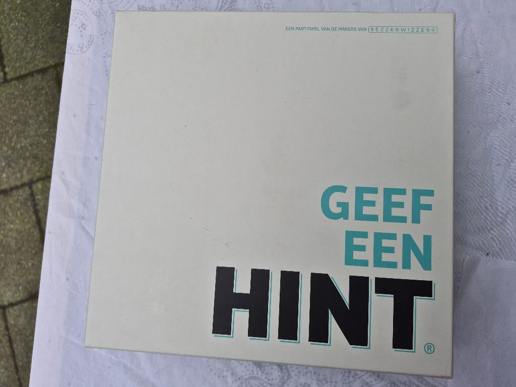 Bezzerwizzer HINT - Partyspel voor volwassenen - Uitbeelde, Een of twee spelers, Ophalen, Zo goed als nieuw, Reisspel