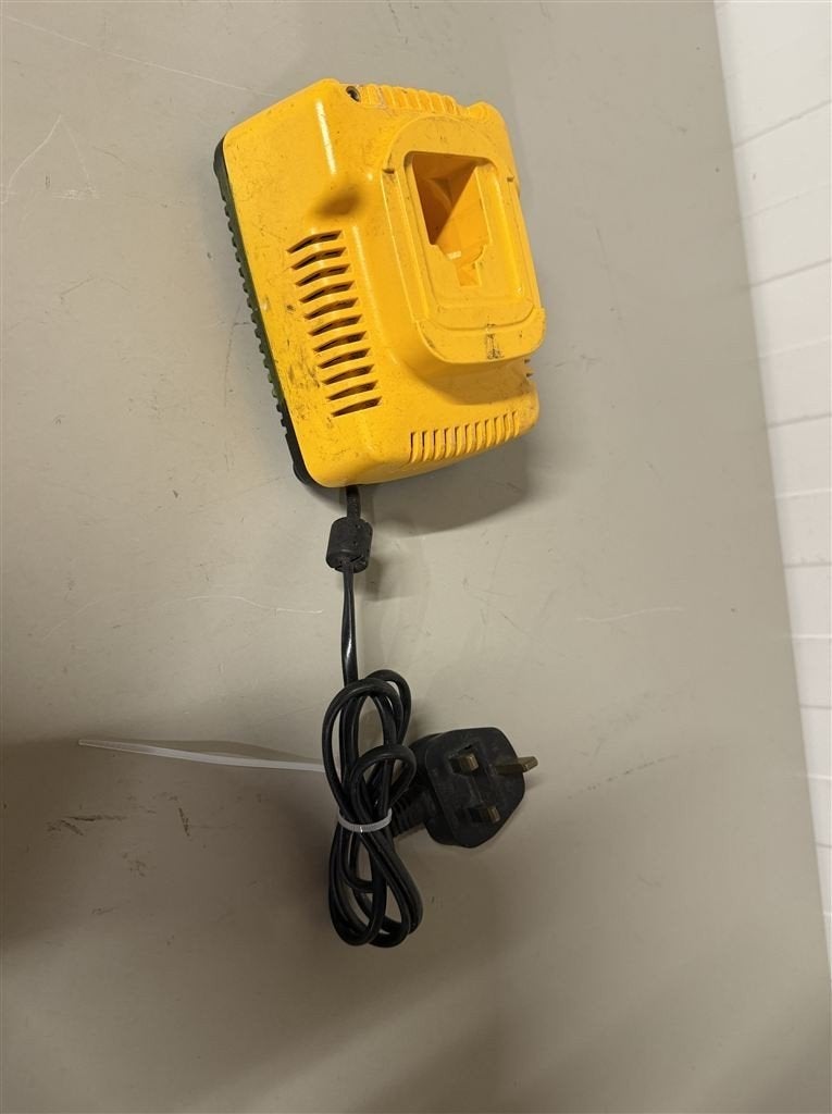 Dewalt DE9116 Acculader 230V - Werkt - 7.2-18V, Ophalen of Verzenden, Zo goed als nieuw
