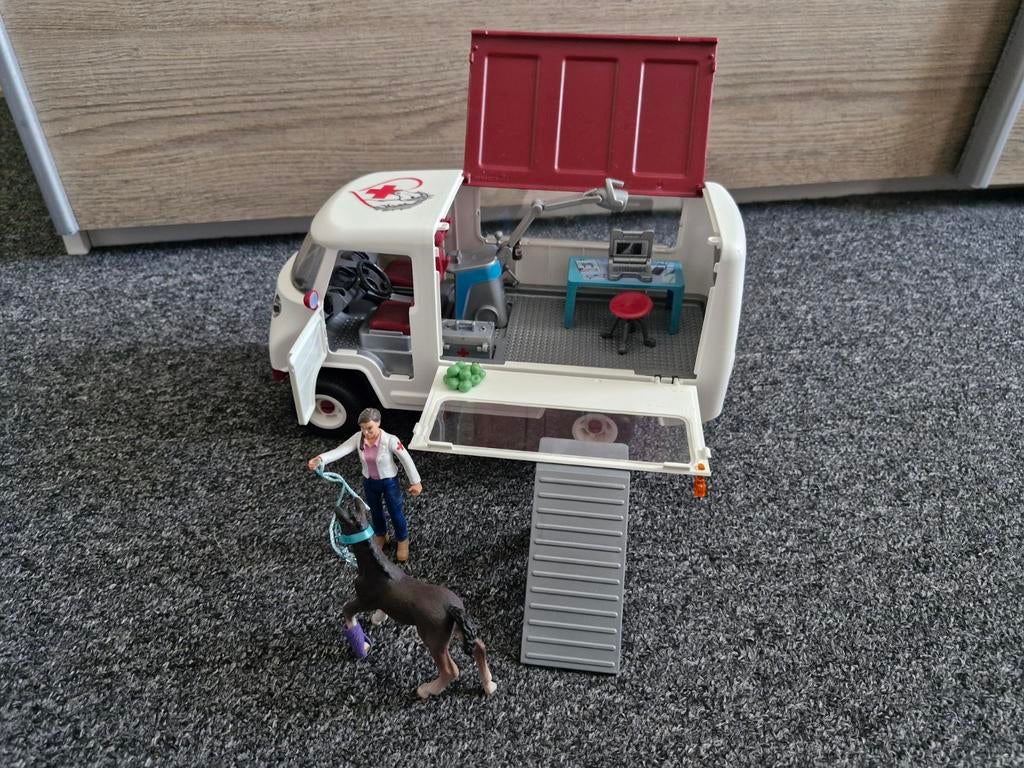 Schleich dierenartsbusje incl accessoires, Ophalen of Verzenden, Zo goed als nieuw