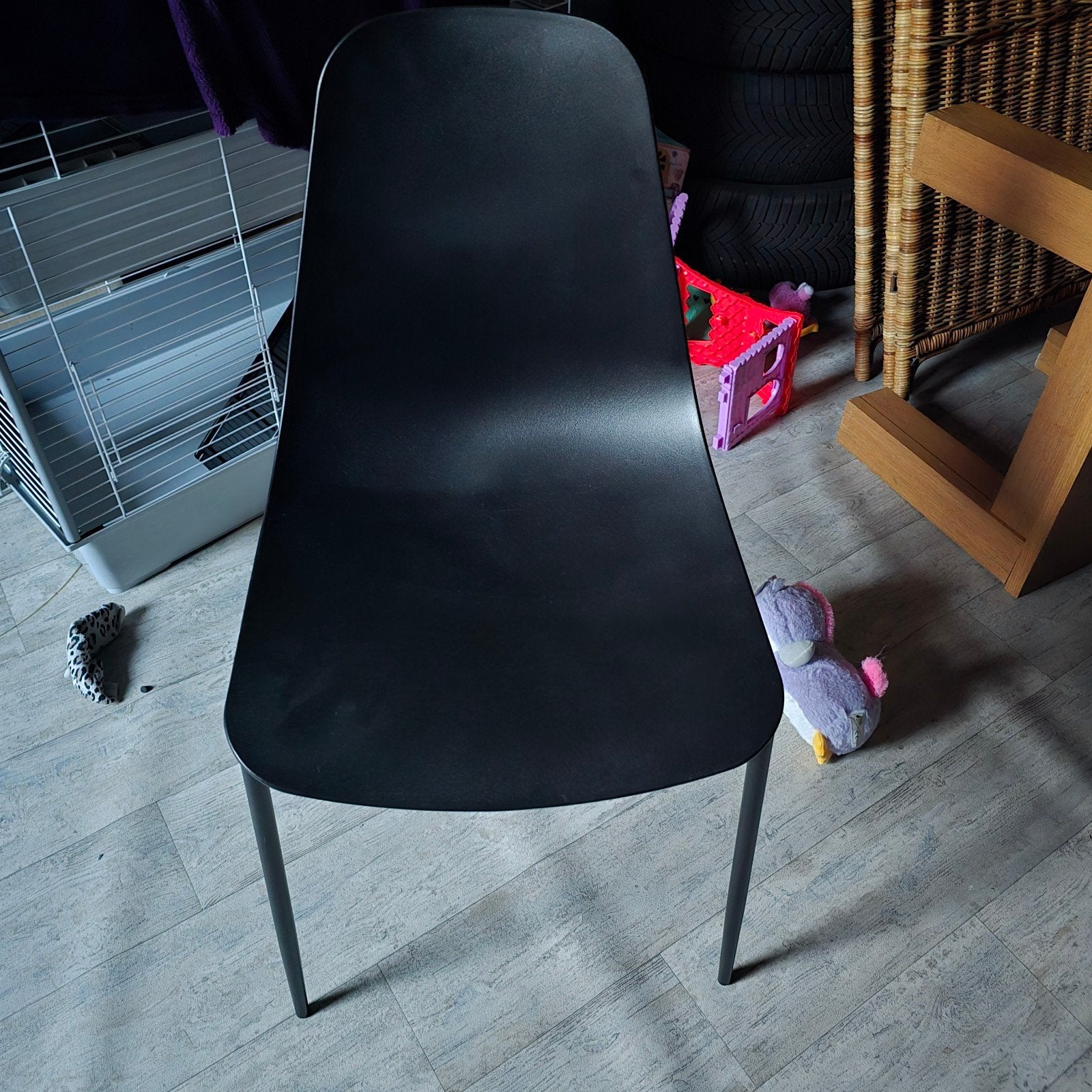 4 kunstof eetkamer stoelen, Ophalen, Zwart