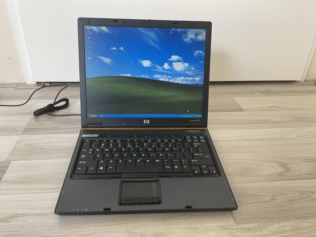 🔥 Goedwerkende HP windows XP laptop met RS-232 poort 🔥, Computers en Software, Vintage Computers, Ophalen of Verzenden