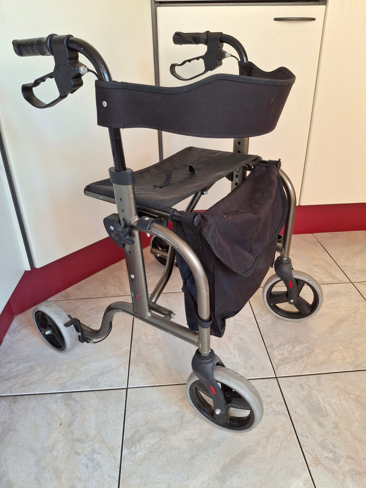 LICHTGEWICHT INKLAPBARE ROLLATOR, Diversen, Ophalen, Lichtgewicht, Gebruikt