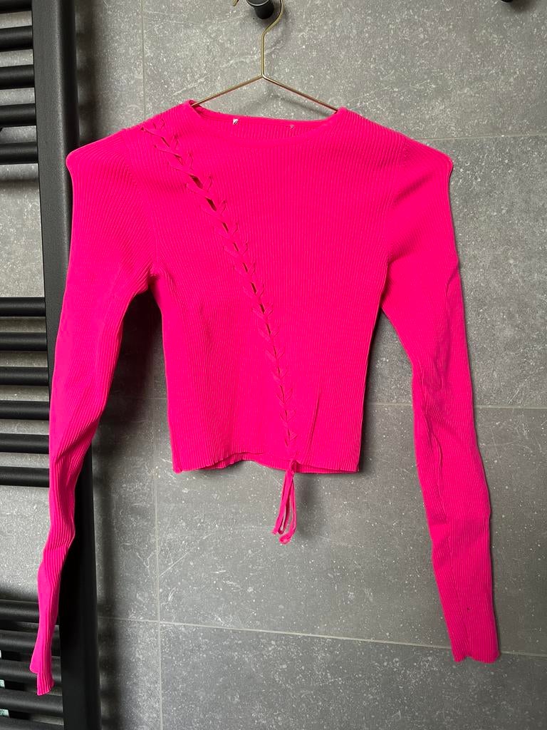Fel roze / neon roze top met lange mouwen - Bershka - maat S, Kleding | Dames, Tops, Ophalen of Verzenden, Lange mouw, Roze, Maat 36 (S)