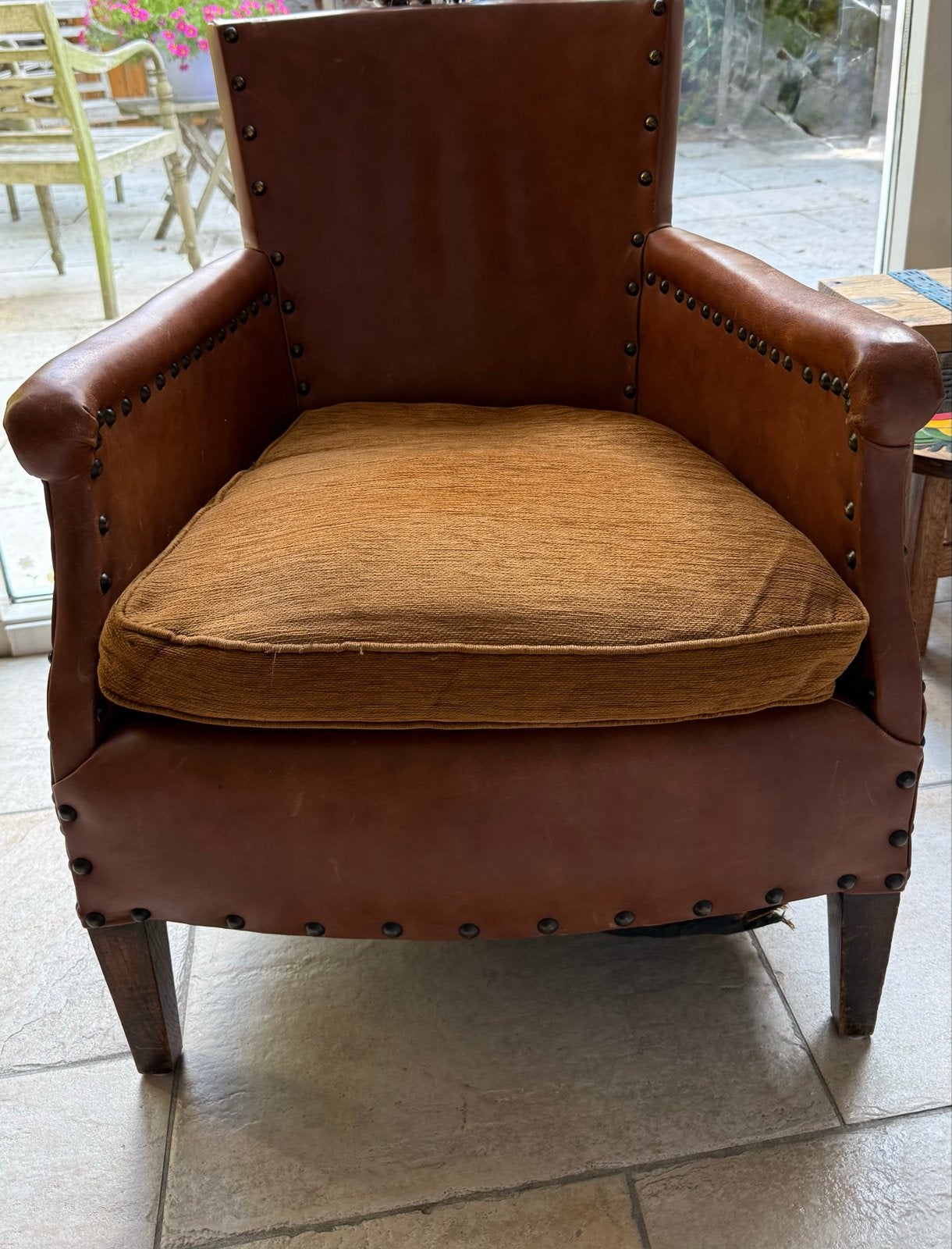 Vintage Lederen Clubfauteuil met nagels-Onderkant gescheurd, Ophalen