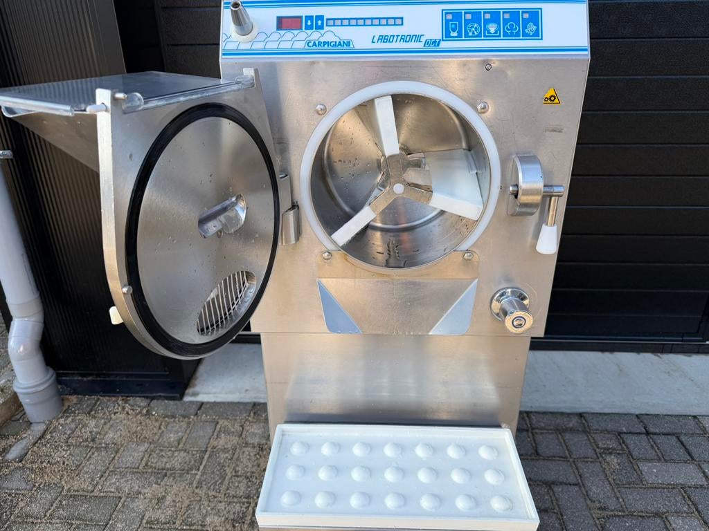 Carpigiani ijsmachine  ijsvitrine slagroommachine bokvriezer
