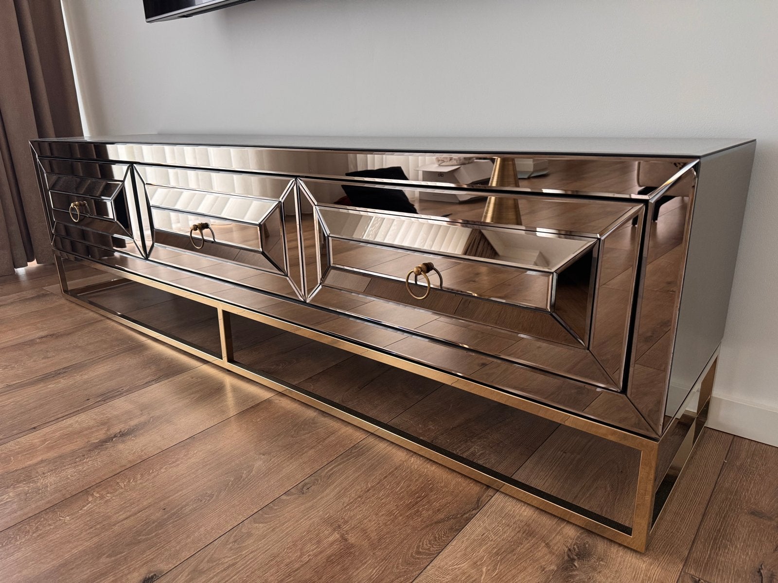 Luxe spiegel tv-meubel met gouden onderstel tv kast, Ophalen, 150 tot 200 cm, Erik kuster, Minder dan 100 cm
