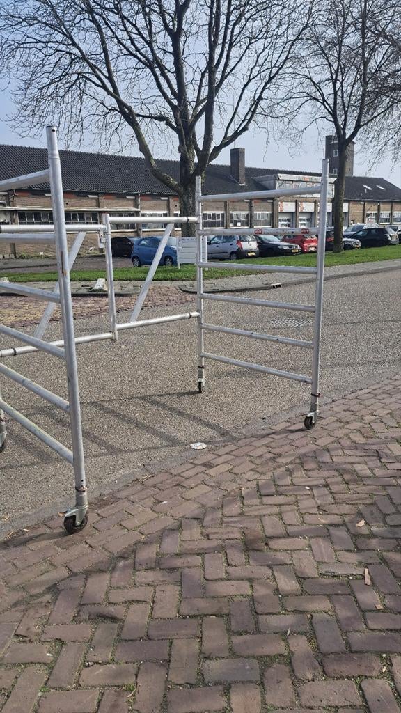Te koop verstelbaar altrex klapframe breed, Ophalen of Verzenden, Altrex