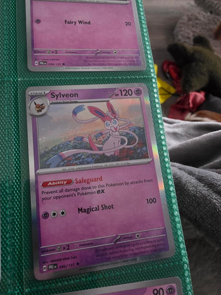 Sylveon Pokémon Kaart - H PREM 040/131, Ophalen of Verzenden, Zo goed als nieuw, Losse kaart, Foil