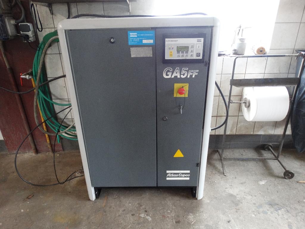 ATLAS COPCO SCHROEF 5,5KW MET DROGER, Minder dan 25 liter, Ophalen of Verzenden, Zo goed als nieuw, 200 tot 400 liter/min