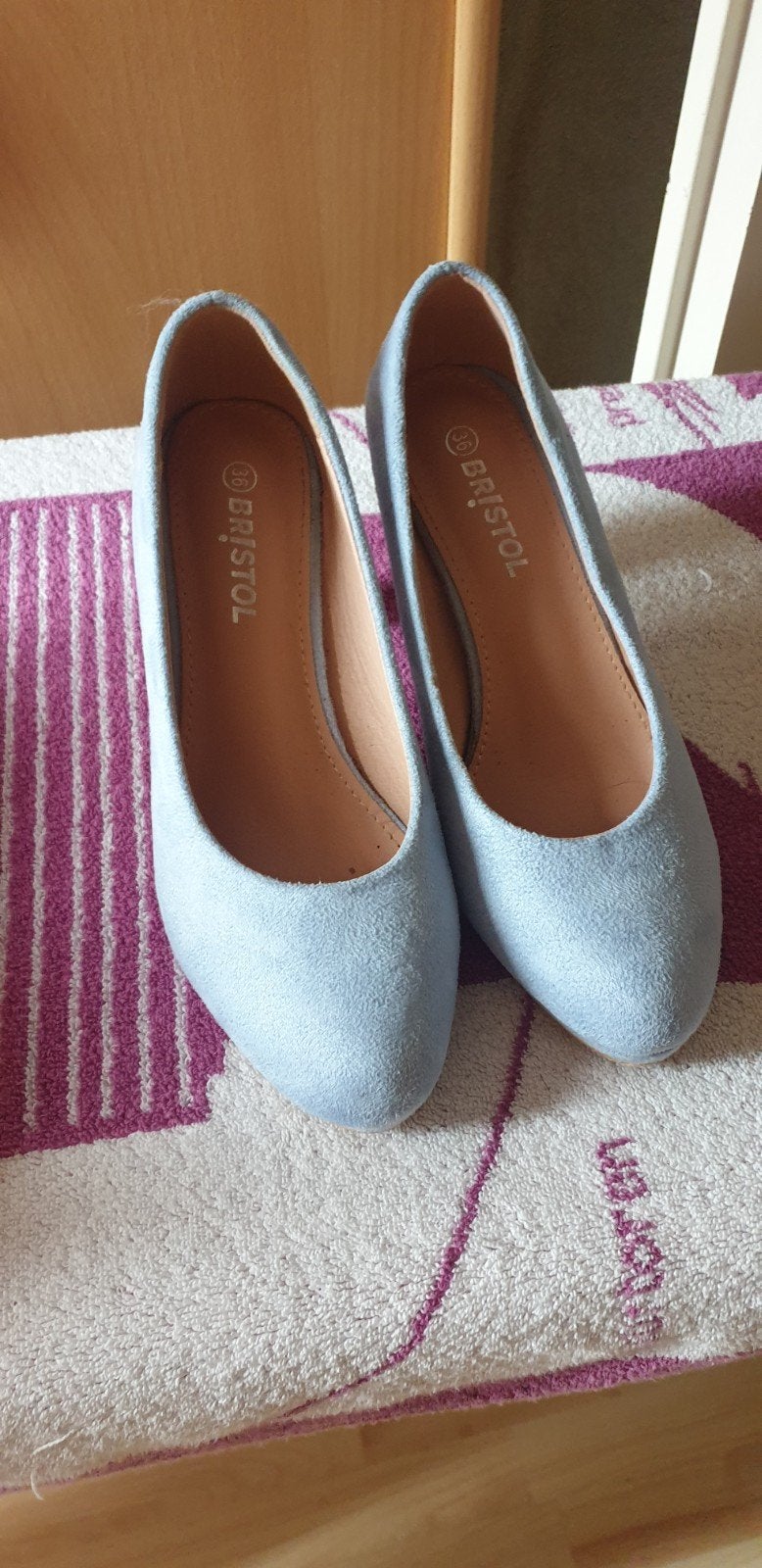 Bristol lichtblauwe pumps - Maat 36, Pumps, Blauw, Ophalen of Verzenden, Gedragen