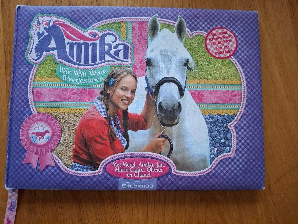 Amika - Wie Wat Waar Weetjesboek, Ophalen of Verzenden, Gelezen