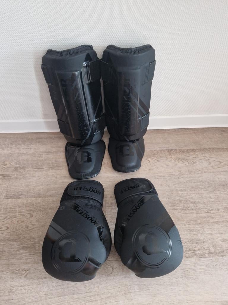 Booster Kickbox handschoenen 12oz en scheenbeschermers, Ophalen of Verzenden