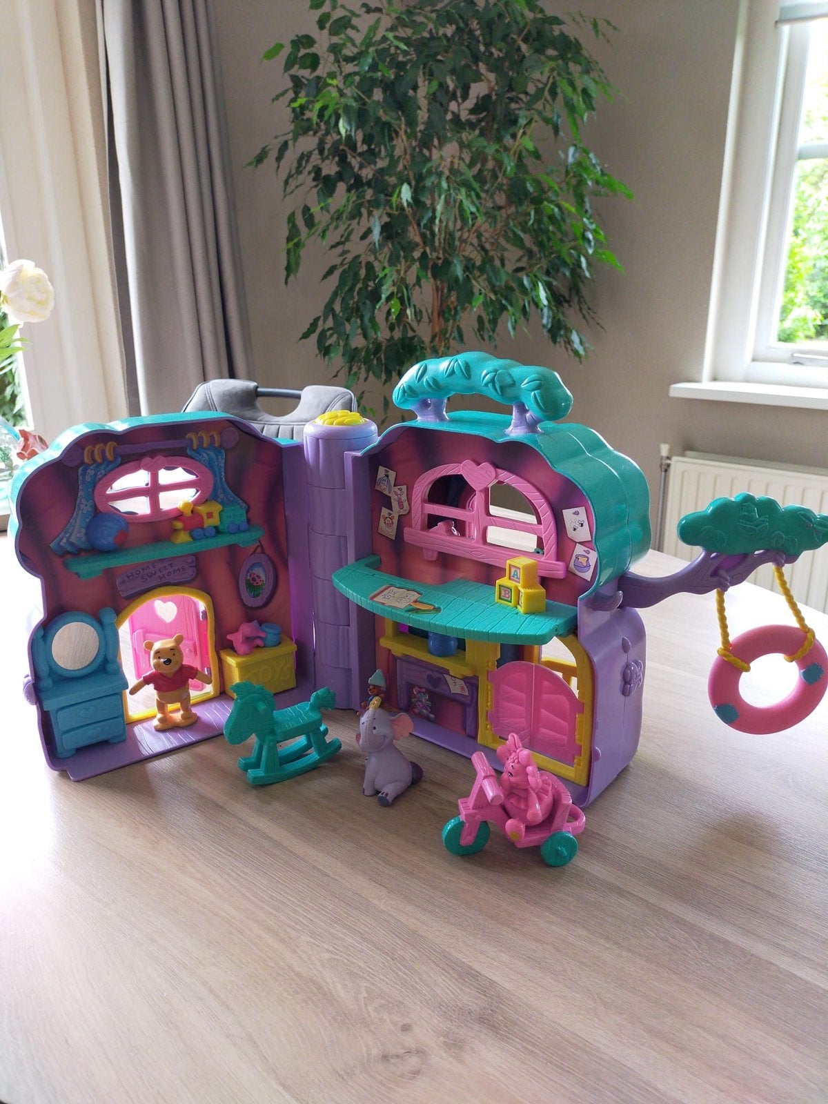 Winnie de Poeh Speelhuis/poppenhuis met figuren, Ophalen, Zo goed als nieuw, Jongen of Meisje