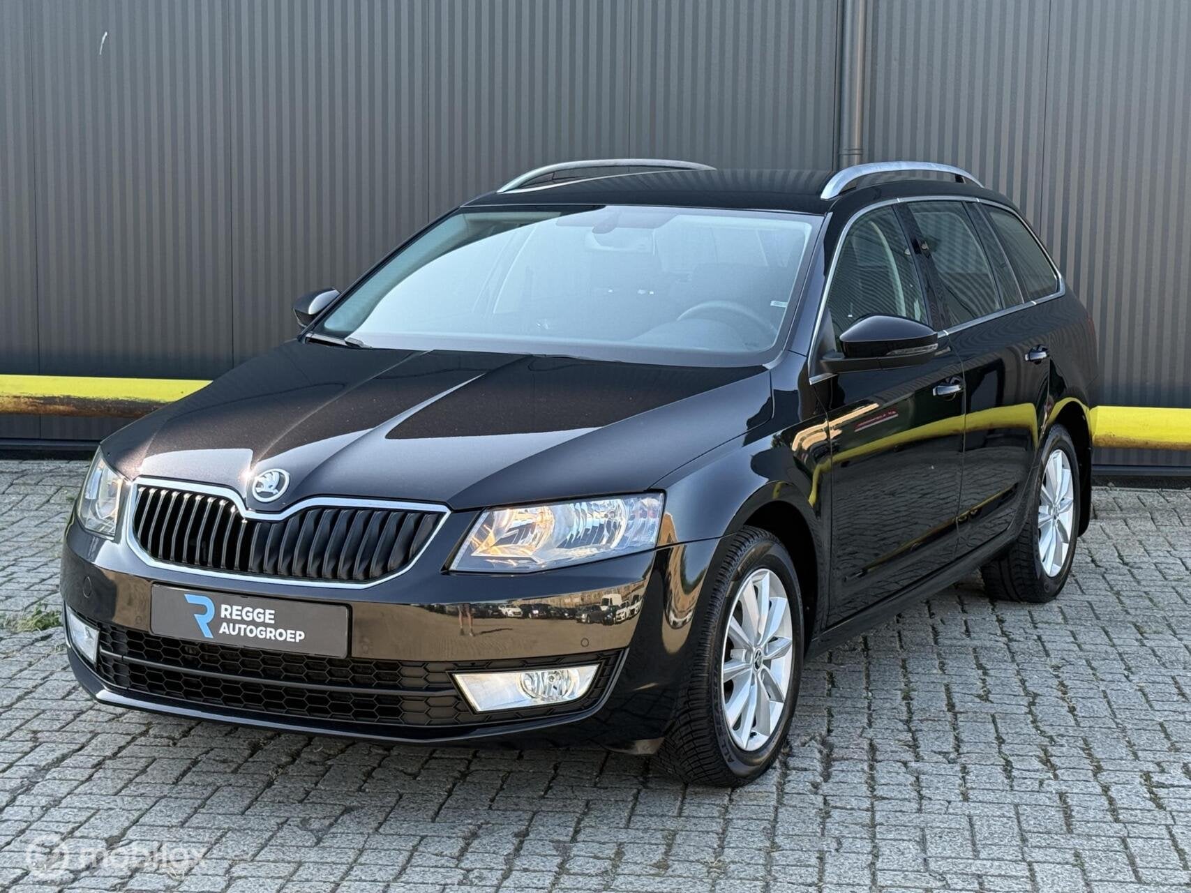 Skoda Octavia Combi 1.2 TSI Elegance AUTOMAAT | CLIMA | PDC, Auto's, Parkeersensor, Gebruikt, 4 cilinders, Zwart