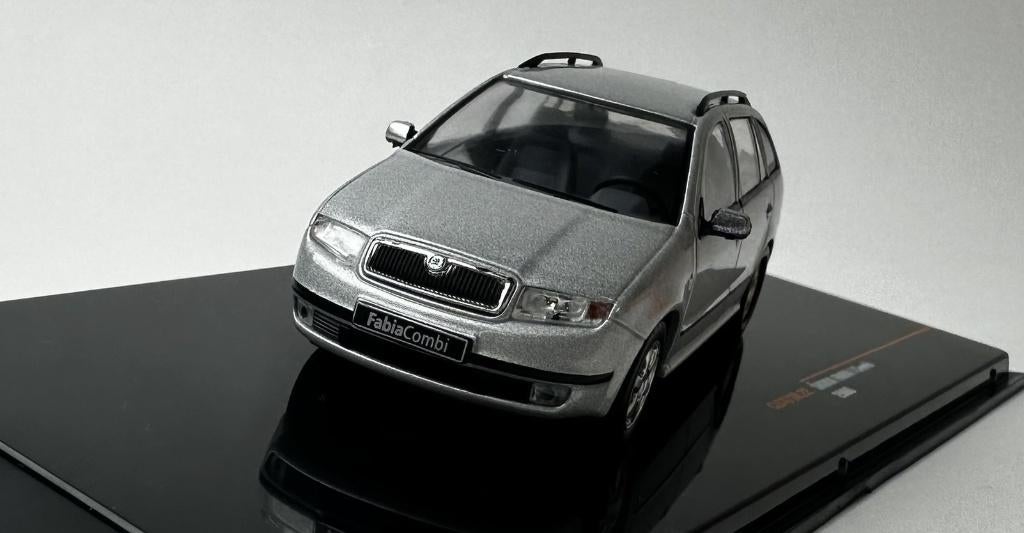 JSN IXO 1:43 Skoda Fabia I Combi zilver 2000 - in vitrine, Hobby en Vrije tijd, Modelauto's | 1:43, Overige merken, -, Nieuw, Ophalen of Verzenden