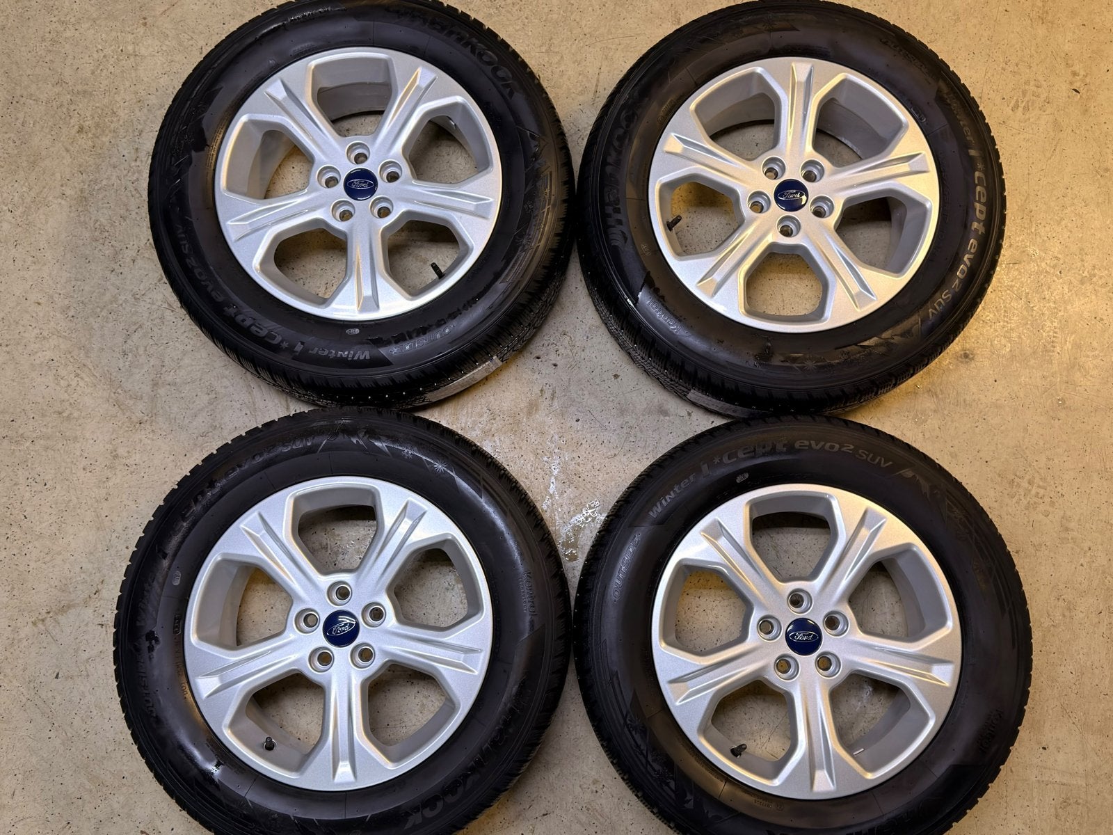 Ford Kuga Winterset 2019-heden 17 inch Velgen Banden, Auto-onderdelen, Gebruikt, Banden en Velgen, 17 inch, Winterbanden