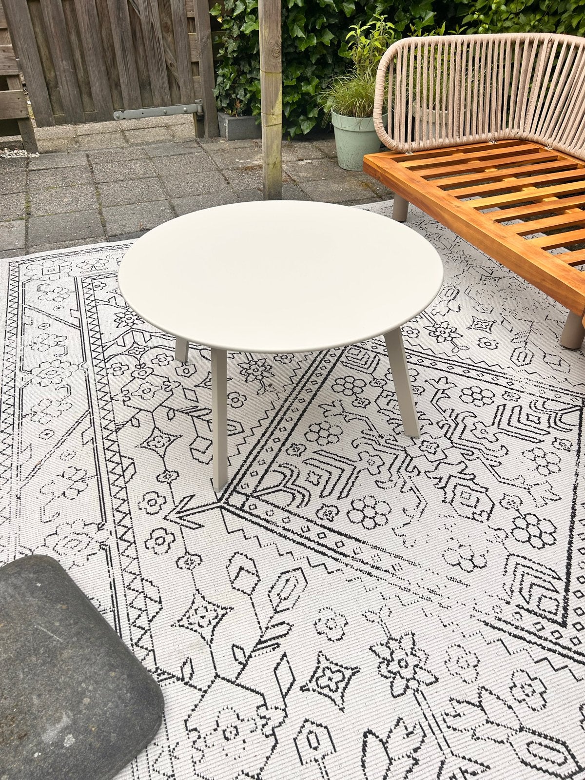 Stijlvolle ronde bijzettafel voor buiten, Tuin en Terras, Tuintafels, Gebruikt, Rond, Metaal, Ophalen