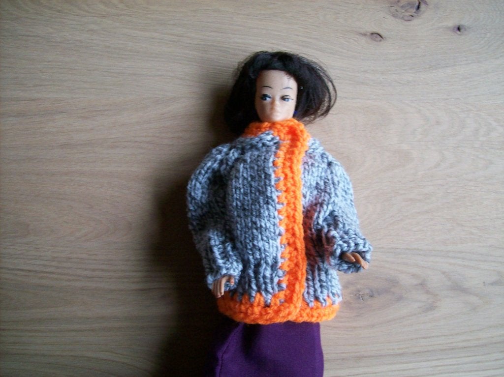 eigen gebreide poppen kleertjes vestjes, Ophalen of Verzenden, Nieuw, Barbie