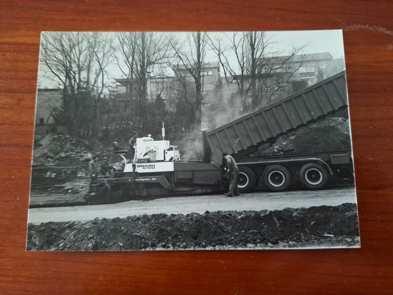 Zeldzame foto Asfalteermachine Wegenbouw Stevingroep jaren ', 1960 tot 1980, Foto, Ophalen of Verzenden, Zo goed als nieuw