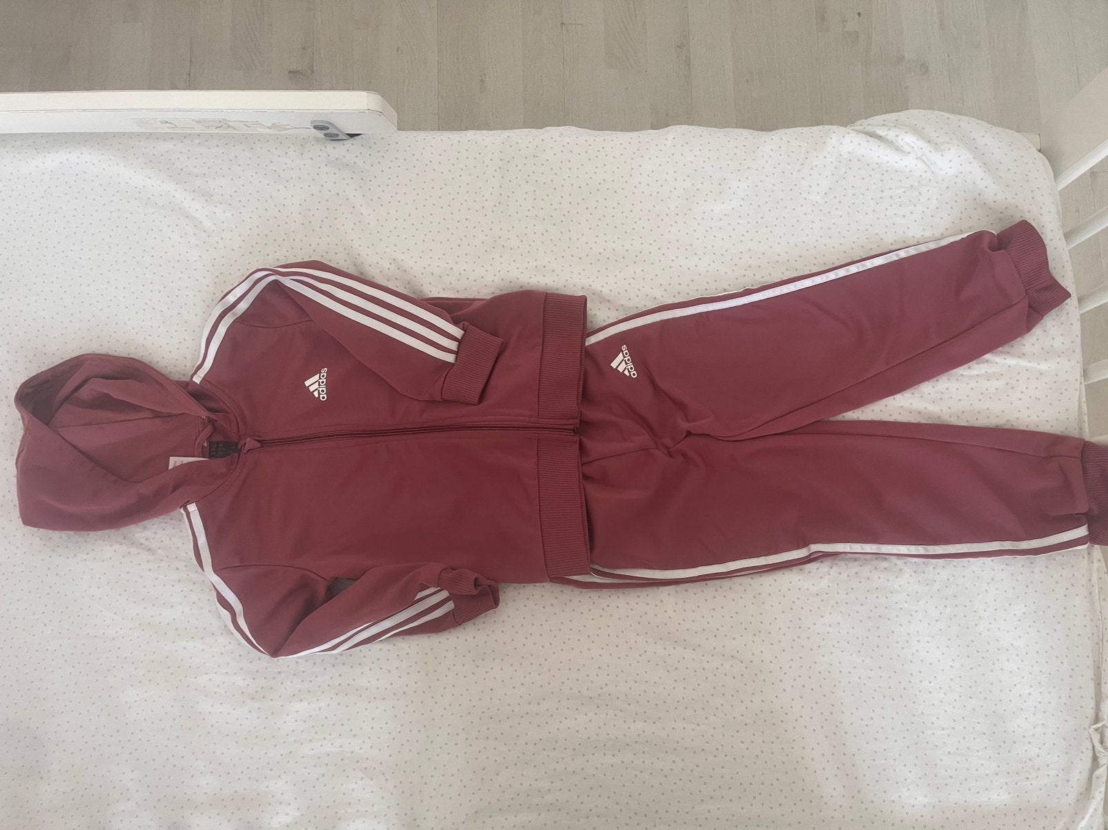 Adidas trainingspak, Kinderen en Baby's, Ophalen of Verzenden, Zo goed als nieuw, Jongen of Meisje, Sport- of Zwemkleding