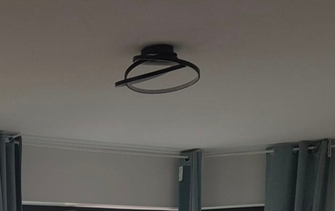 Zwarte plafondlamp kwantum, Huis en Inrichting, Ophalen, Zwart, Overige fittingen, Zo goed als nieuw
