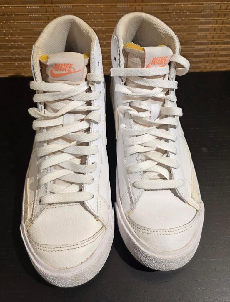 Nike Blazer Mid '77 Vintage Dames Sneakers - Wit/Goud, Nike, Ophalen of Verzenden, Sneakers of Gympen