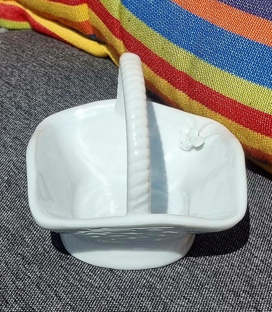 Schattig porselein mandje, Verzenden, Zo goed als nieuw