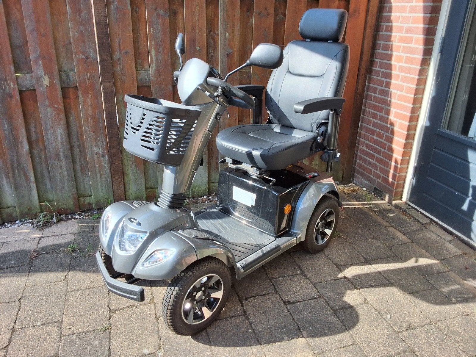 Nagenoeg nieuwe Leopard LE4 scootmobiel van mango mobility, Ophalen, Zo goed als nieuw, 16 km/u of meer, Mango