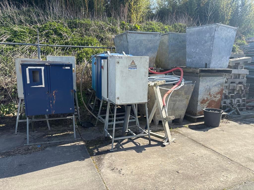 Diverse bouwmeterkasten en watermeterputten, Ophalen, Gebruikt