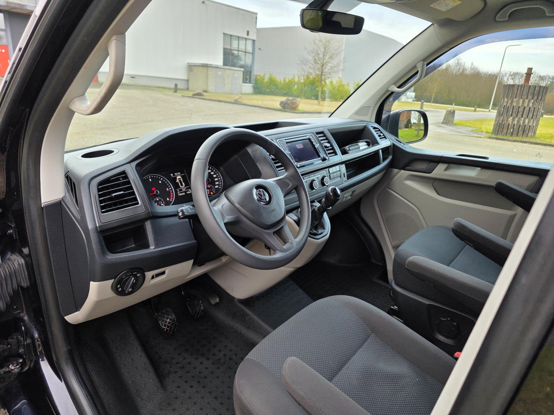 Volkswagen Transporter 2.0 TDI L1H1 Highline 18"/AIRCO/cruis, Auto's, Voorwielaandrijving, Gebruikt, Euro 6, 4 cilinders