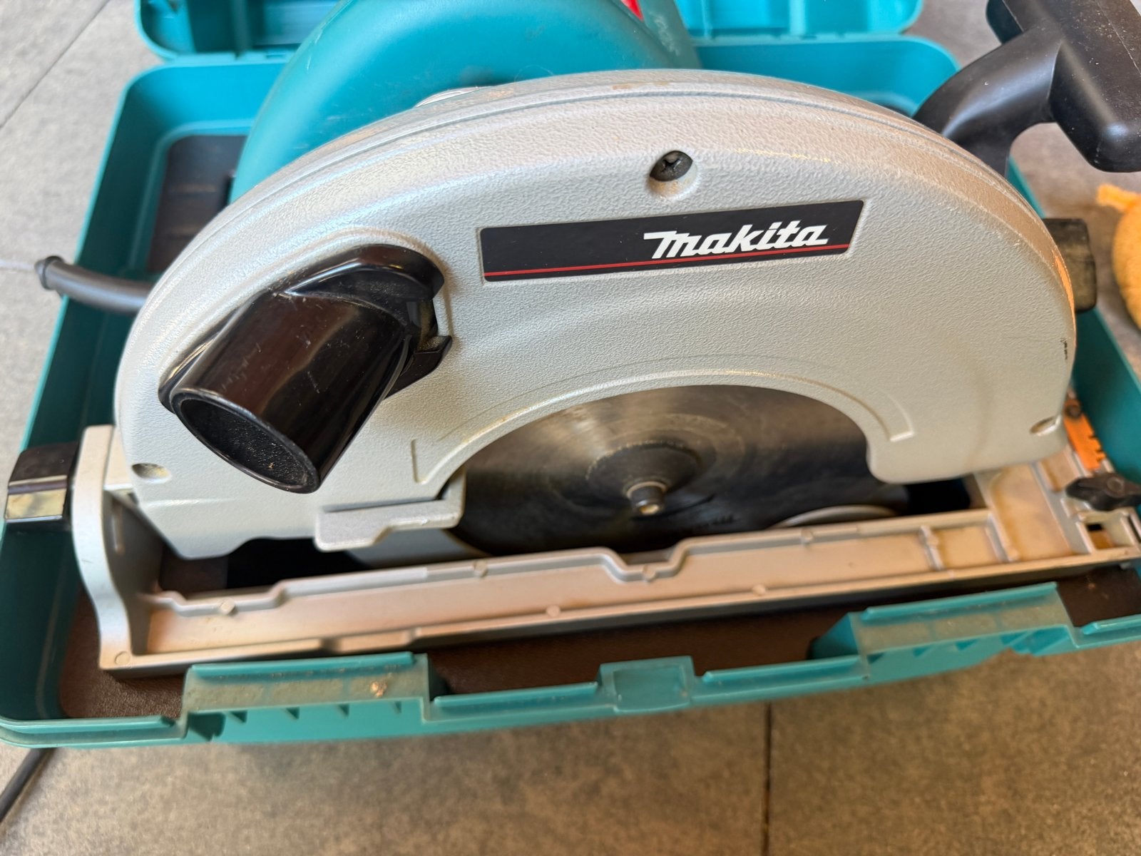 Makita 5903R Cirkelzaag 2000W met koffer, Gebruikt, Cirkelzaag, 70 mm of meer, Ophalen of Verzenden