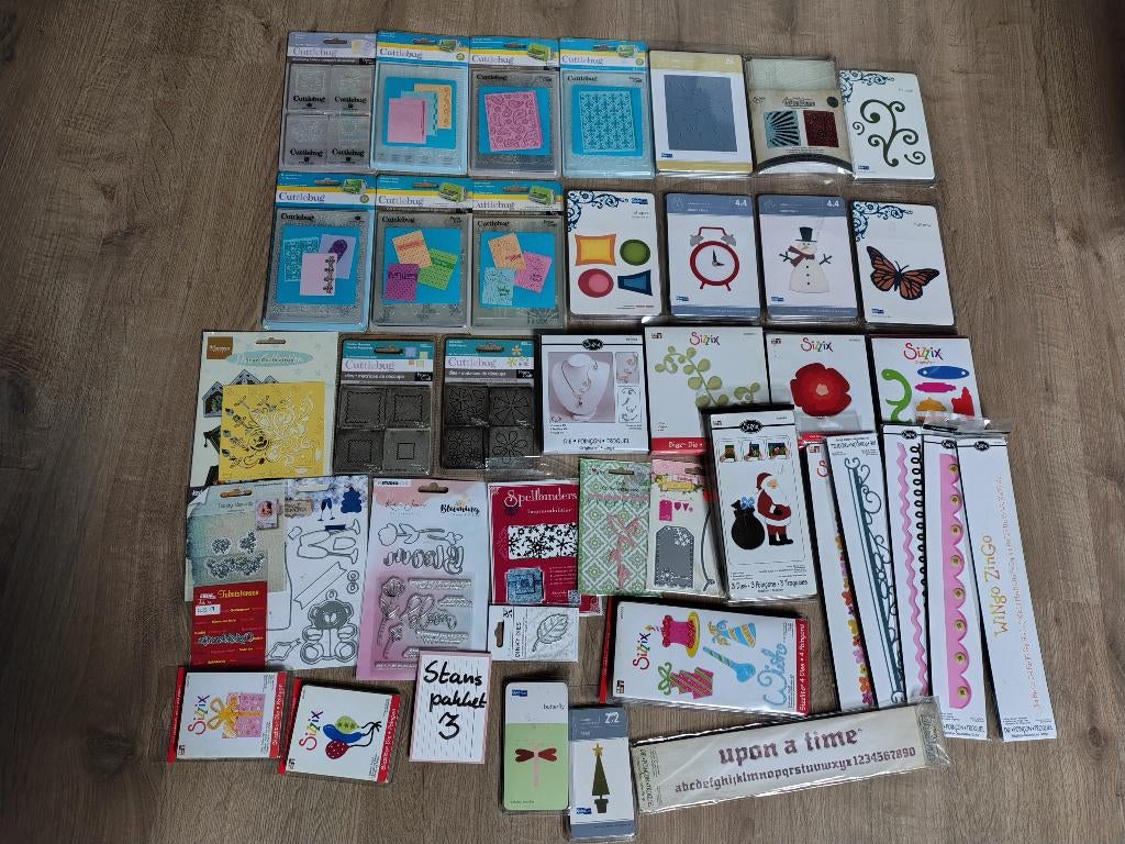 Hobby stans en embossing pakket 3, 40 mallen, Hobby en Vrije tijd, Kaarten | Zelf maken, Nieuw, Pons of Mal, Overige thema's, Ophalen of Verzenden