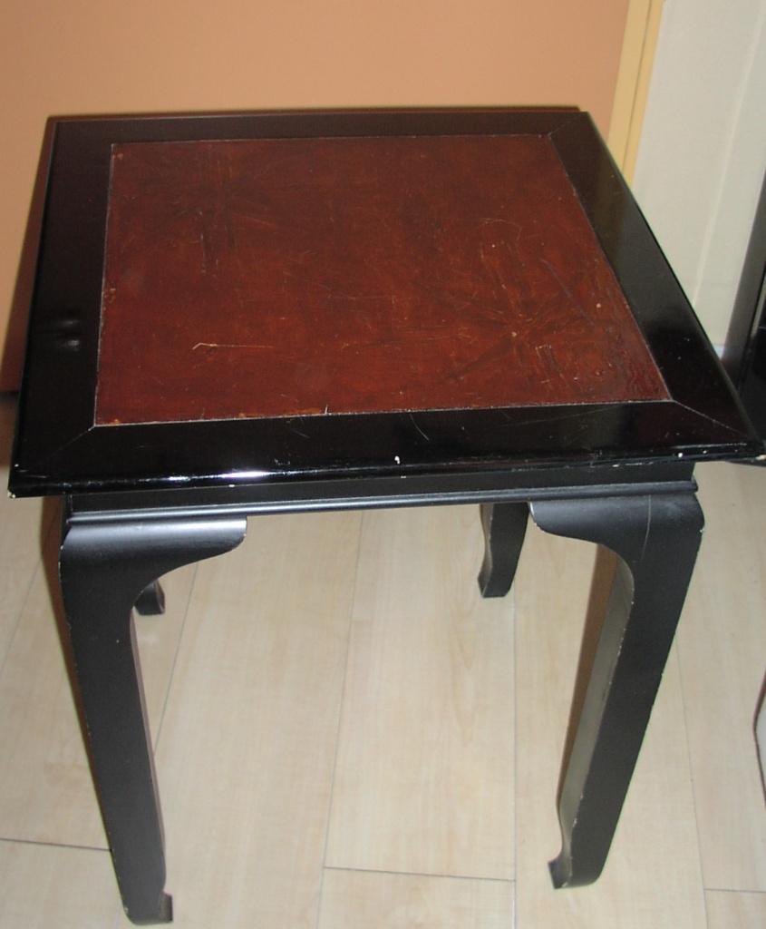 Chinese bijzettafel met bewerkt blad, Ophalen