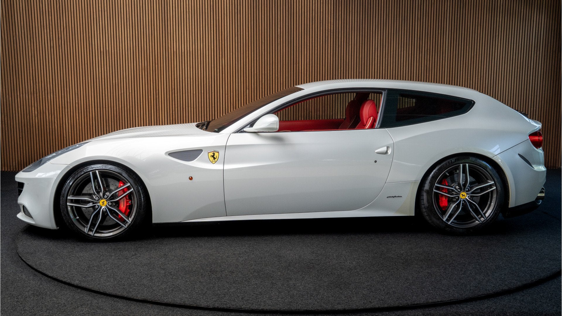 Ferrari FF 6.3 V12 Carbon Camera Lift Passengerdisplay, Automaat, Dealer onderhouden, 4 stoelen, Wit