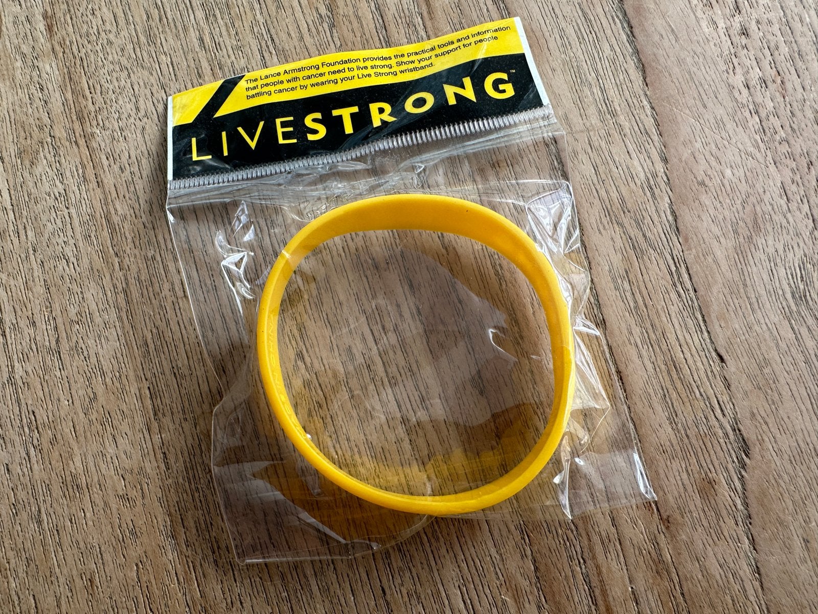 LIVESTRONG Armbanden - Maat Volwassen en Jeugd, Ophalen of Verzenden, Nieuw, Geel, Kunststof of Plastic