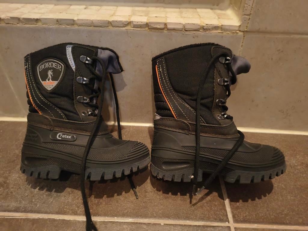 Snowboots maat 28, Jongen of Meisje, Ophalen of Verzenden, Laarzen, Zo goed als nieuw