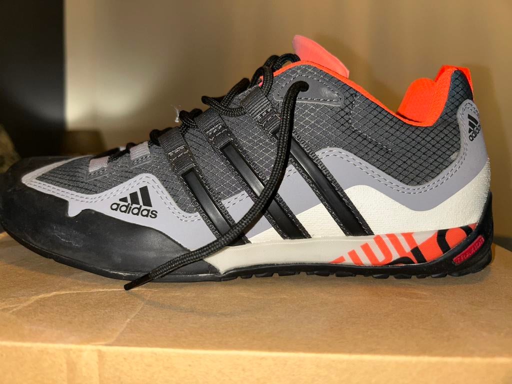 Adidas Swift Solo, approachschoen , maat 42 2/3 ( US 9 ), Ophalen, Overige kleuren, Overige typen, Nieuw