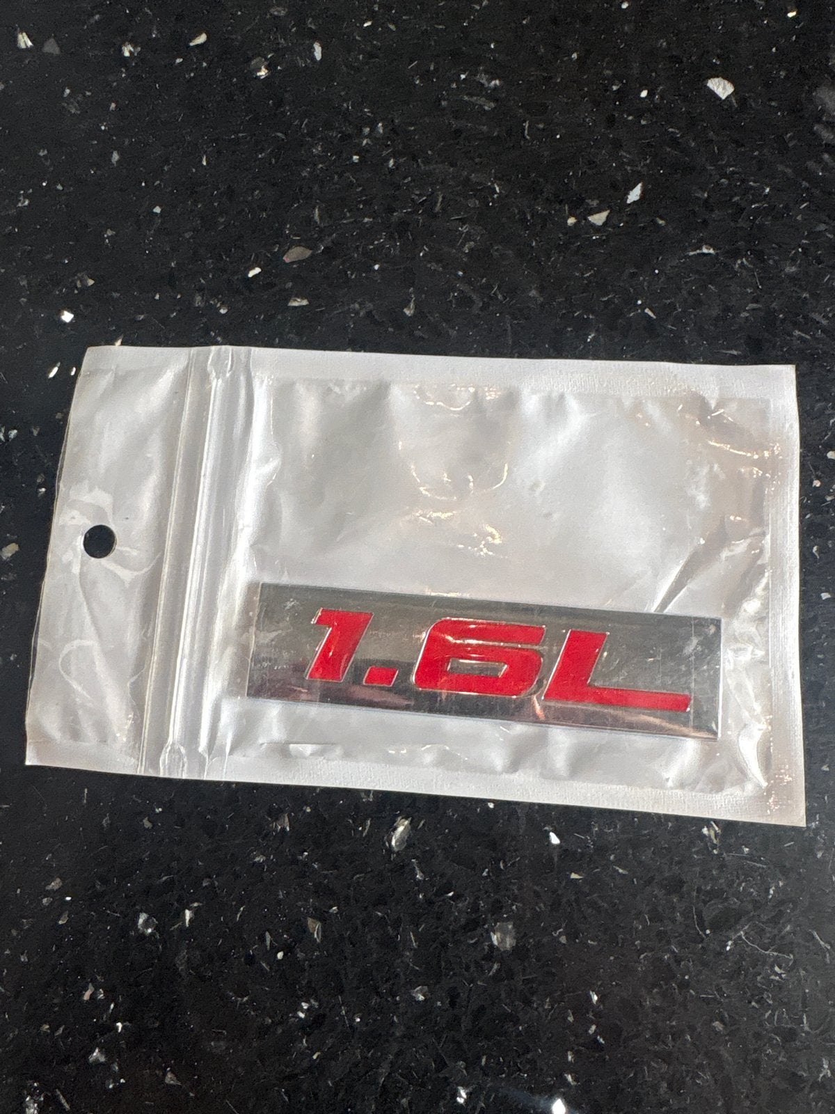 1.6L Auto Embleem Sticker Rood Zilver, Ophalen of Verzenden