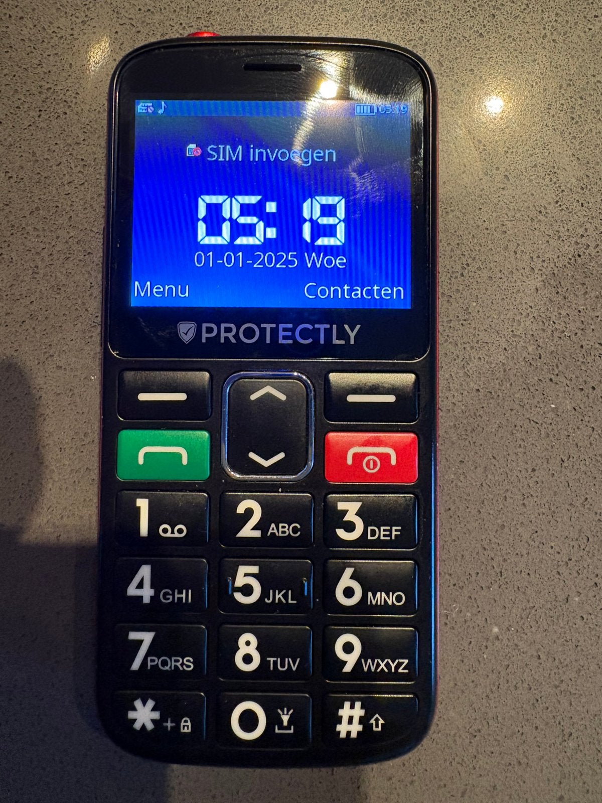 Senioren telefoon/gsm lichtgewicht  z.g.a.n. incl oplader, Ophalen of Verzenden, Zo goed als nieuw