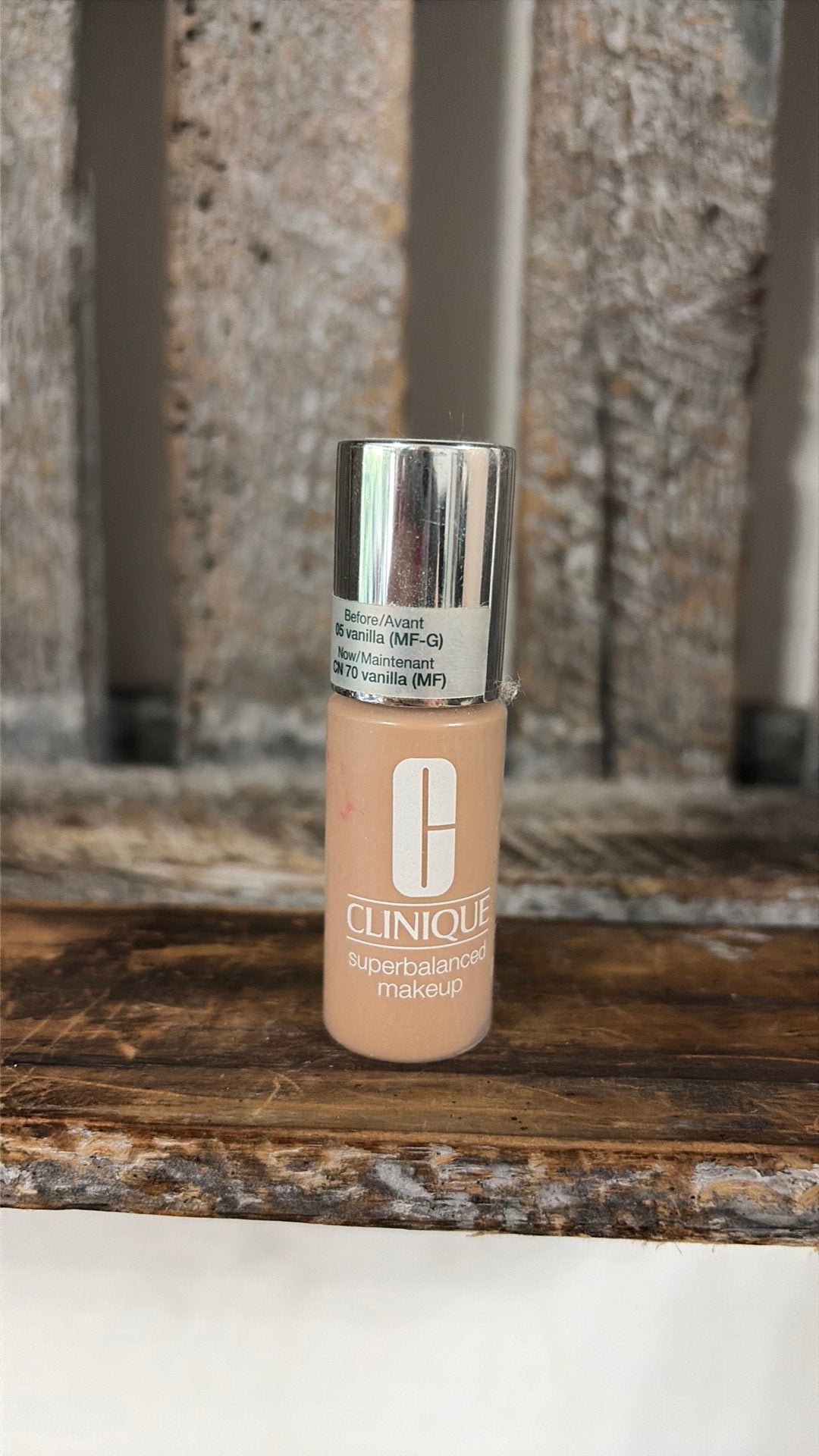 Clinique Super Balanced Foundation CN70, Ophalen of Verzenden, Zo goed als nieuw, Beige, Gehele gezicht